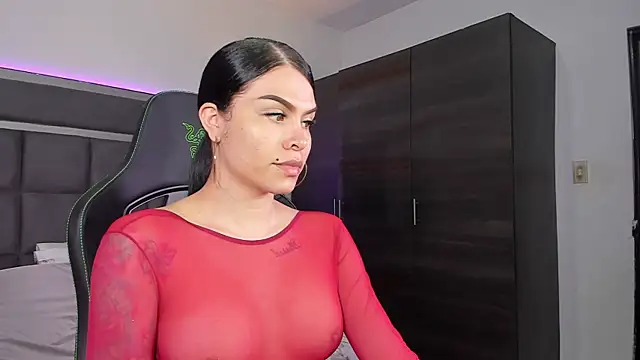 Emmilysantibanez online show from November 2025 02:21:02 PM