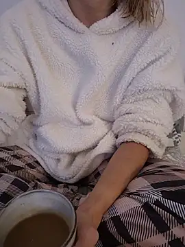 Snapshot of SexyErola27 chatting on January 2026 08:19:02 AM SexyErola27 online show from January 2026 08:19:02 AM