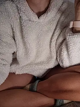 Snapshot of SexyErola27 chatting on January 2026 05:57:01 AM SexyErola27 online show from January 2026 05:57:01 AM