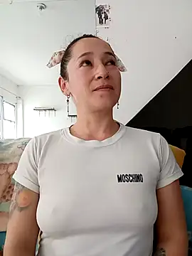 emilypoppy3 online show from November 2025 08:00:01 PM