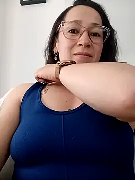 emilypoppy3 online show from April 2026 08:58:02 PM