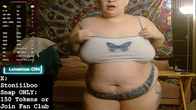 Snapshot of Stoniiiboo chatting on October 2025 12:48:02 PM Stoniiiboo online show from October 2025 12:48:02 PM