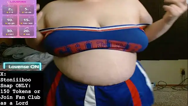 Snapshot of Stoniiiboo chatting on December 2025 02:33:01 PM Stoniiiboo online show from December 2025 02:33:01 PM