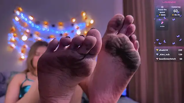 Snapshot of Femdom_Lola chatting on December 2024 08:44:01 PM Femdom Lola online show from December 2024 08:44:01 PM