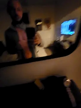 Guitccch online show from November 2025 12:38:02 AM