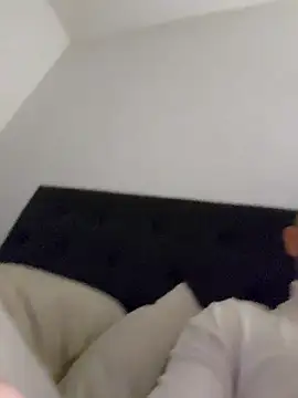 Guitccch online show from November 2025 12:02:01 AM