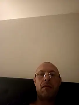 Guitccch online show from April 2026 02:33:01 AM