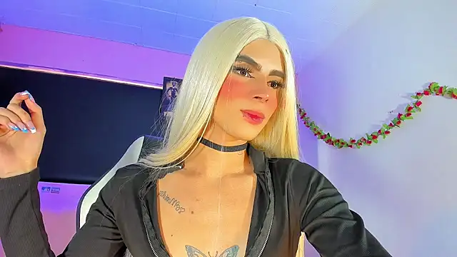 Snapshot of rosedewitt chatting on February 2025 02:26:01 PM rosedewitt online show from February 2025 02:26:01 PM