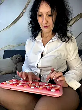 Katie-n online show from September 2025 06:24:01 AM