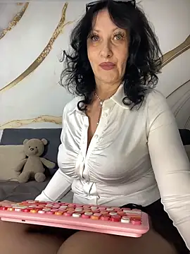 Katie-n online show from October 2025 06:48:01 AM