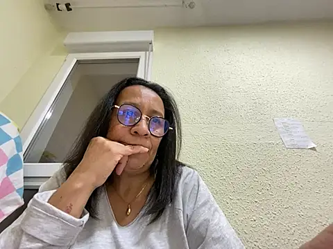 Snapshot of sweeviolet chatting on December 2024 07:25:02 PM sweeviolet online show from December 2024 07:25:02 PM