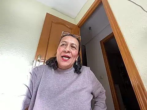 Snapshot of sweeviolet chatting on December 2024 01:40:02 PM sweeviolet online show from December 2024 01:40:02 PM