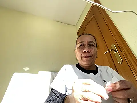 Snapshot of sweeviolet chatting on January 2025 02:00:02 PM sweeviolet online show from January 2025 02:00:02 PM