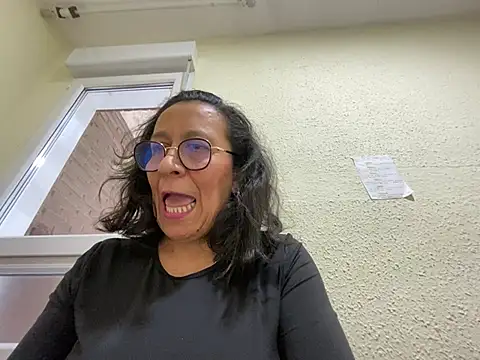 Snapshot of sweeviolet chatting on February 2025 01:43:01 PM sweeviolet online show from February 2025 01:43:01 PM