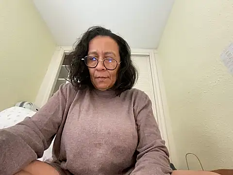 Snapshot of sweeviolet chatting on March 2025 01:13:02 PM sweeviolet online show from March 2025 01:13:02 PM