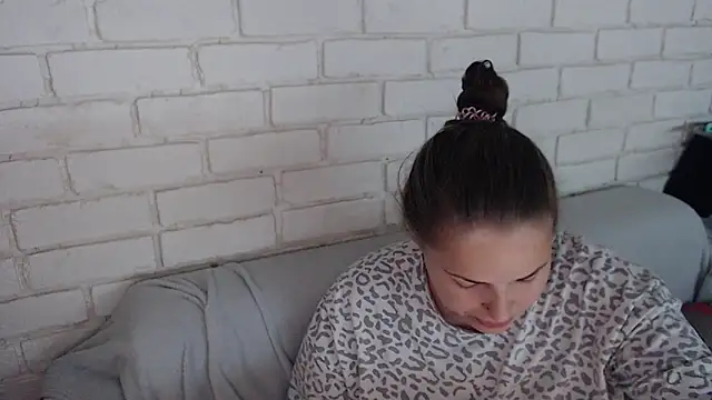 Crazyy girl  online show from October 2025 02:40:01 PM