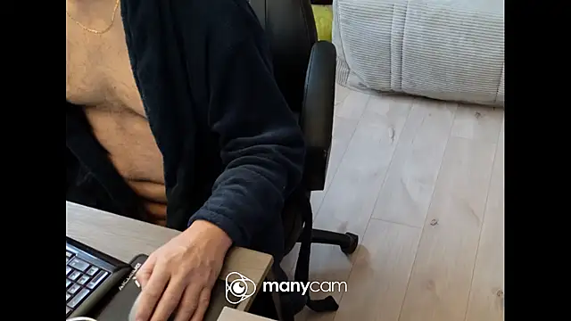 Snapshot of lolacharly@xh chatting on January 2026 01:57:02 PM lolacharlyxh online show from January 2026 01:57:02 PM