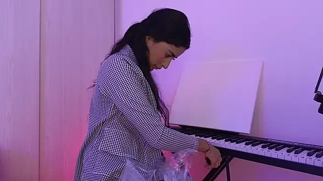 Snapshot of Yues050600 chatting on December 2024 02:01:02 AM Yues050600 online show from December 2024 02:01:02 AM