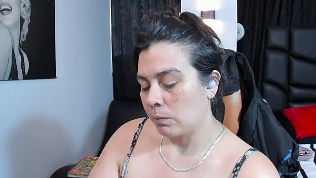 Snapshot of martina_foxy_ chatting on February 2025 09:31:01 PM martina foxy online show from February 2025 09:31:01 PM