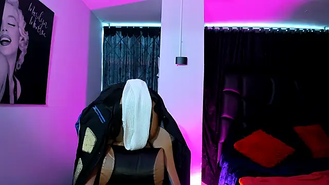 Snapshot of martina_foxy_ chatting on February 2025 05:30:02 PM martina foxy online show from February 2025 05:30:02 PM