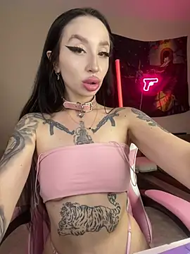 Snapshot of Molly__Moon chatting on June 2026 02:58:02 AM Molly Moon online show from June 2026 02:58:02 AM