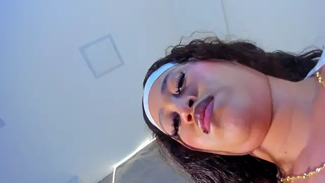 Isa  Blanc online show from January 2025 05:30:02 AM