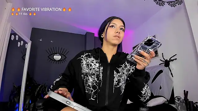 Raven Witch  online show from February 2026 06:39:01 PM