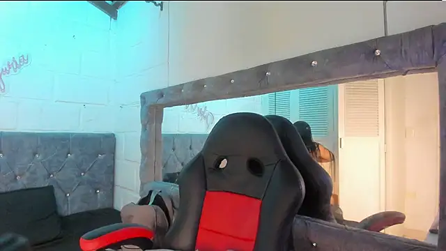 sarajhonson dl online show from February 2026 05:07:02 PM