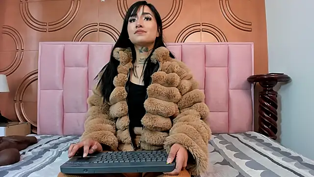 emmily keller19 online show from January 2025 01:40:01 PM