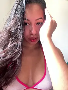 Monica Pimentinha  online show from March 2025 01:12:01 PM