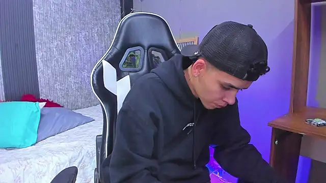 Mike 0233  online show from March 2025 03:57:02 AM