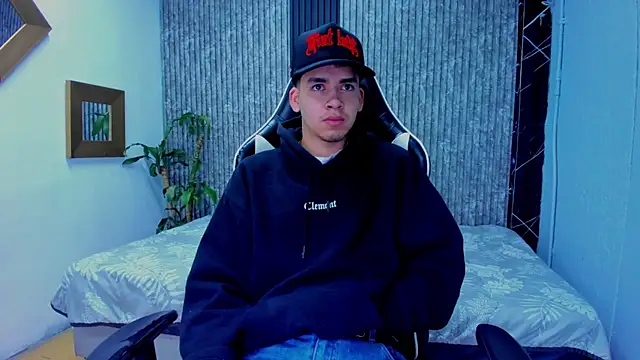 Mike 0233  online show from November 2025 04:18:02 AM