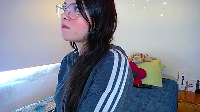 juli05star20 online show from February 2025 03:17:02 PM