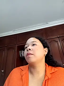 Snapshot of XMara chatting on January 2025 08:04:01 PM XMara online show from January 2025 08:04:01 PM