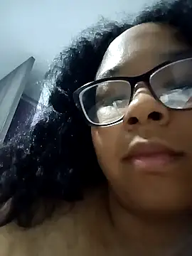 Snapshot of XMara chatting on February 2025 11:21:02 PM XMara online show from February 2025 11:21:02 PM