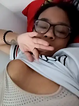 Snapshot of XMara chatting on February 2025 10:32:01 PM XMara online show from February 2025 10:32:01 PM