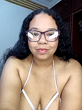 Snapshot of XMara chatting on February 2025 08:03:01 PM XMara online show from February 2025 08:03:01 PM