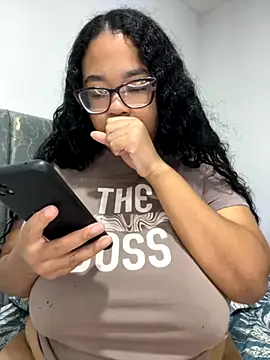 Snapshot of XMara chatting on September 2025 04:18:01 PM XMara online show from September 2025 04:18:01 PM