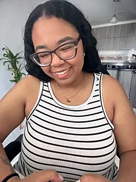 Snapshot of XMara chatting on September 2025 01:55:01 PM XMara online show from September 2025 01:55:01 PM