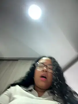 Snapshot of XMara chatting on September 2025 04:08:01 PM XMara online show from September 2025 04:08:01 PM