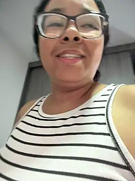 Snapshot of XMara chatting on October 2025 05:13:02 PM XMara online show from October 2025 05:13:02 PM