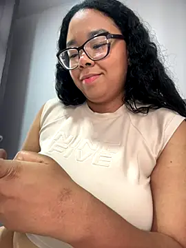 Snapshot of XMara chatting on October 2025 05:46:01 PM XMara online show from October 2025 05:46:01 PM