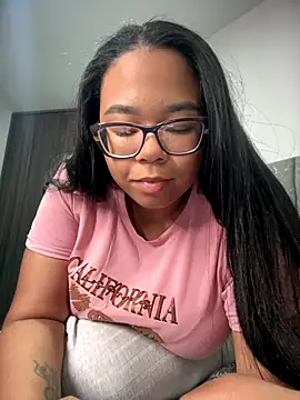 Snapshot of XMara chatting on October 2025 06:54:02 PM XMara online show from October 2025 06:54:02 PM