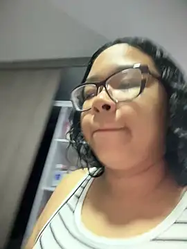 Snapshot of XMara chatting on November 2025 03:33:02 PM XMara online show from November 2025 03:33:02 PM