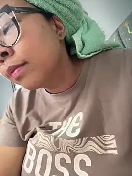 Snapshot of XMara chatting on November 2025 05:46:02 PM XMara online show from November 2025 05:46:02 PM