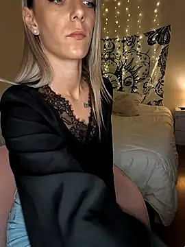 Snapshot of Nikiita-28 chatting on September 2025 02:09:02 PM Nikiita-28 online show from September 2025 02:09:02 PM