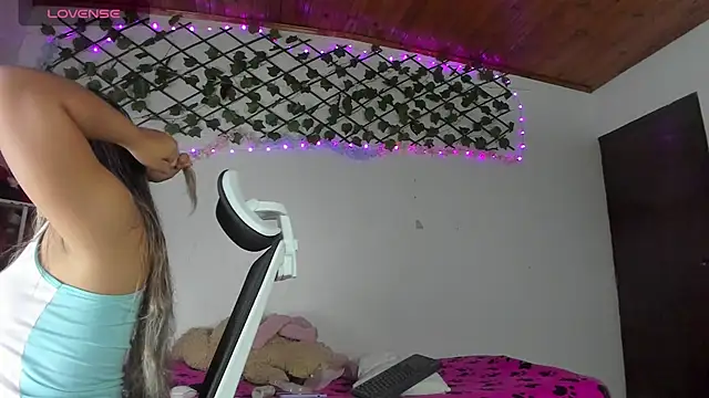 Snapshot of Pucaa_ chatting on June 2026 10:05:02 AM Pucaa online show from June 2026 10:05:02 AM