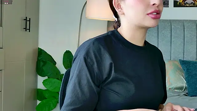 caralella online show from February 2026 09:24:02 PM