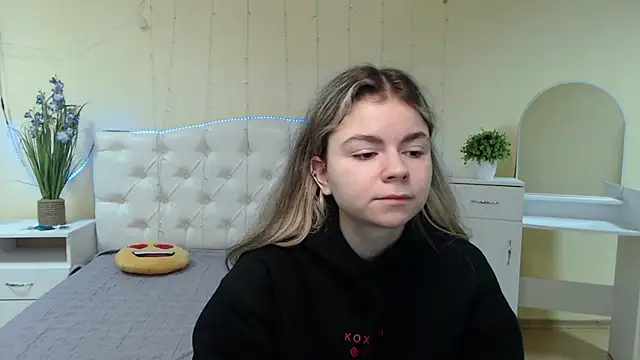 TinaRedly online show from January 2025 06:42:01 AM