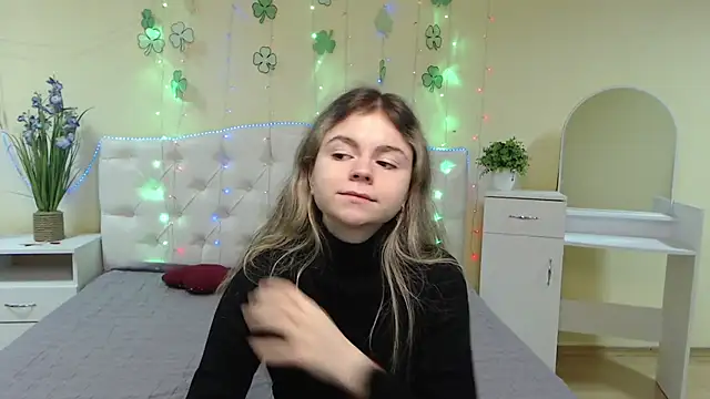 TinaRedly online show from March 2025 06:23:01 PM